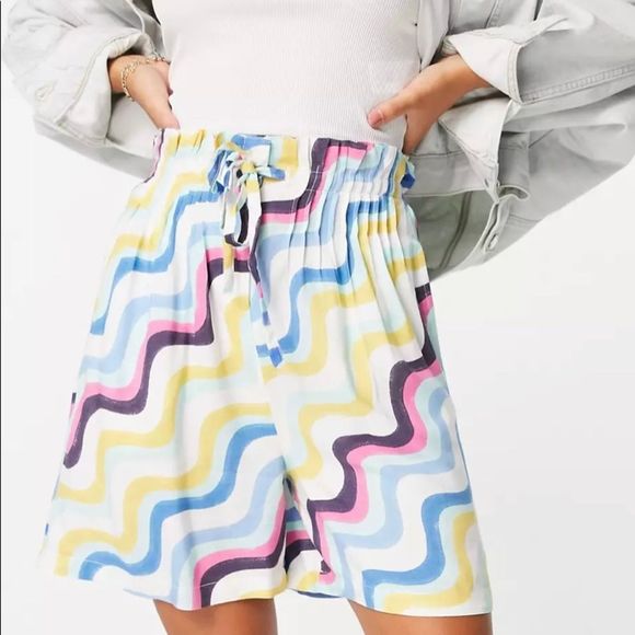 🆕 Native Youth: Wide Leg Short in Abstract Multi Wave Print - Picture 1 of 15